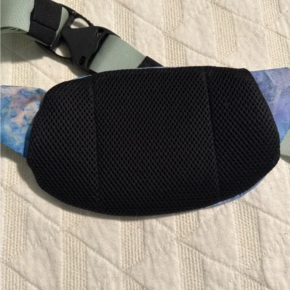 Kavu Sky Blue Belt Bag - Brand New Condition - Picture 5 of 7